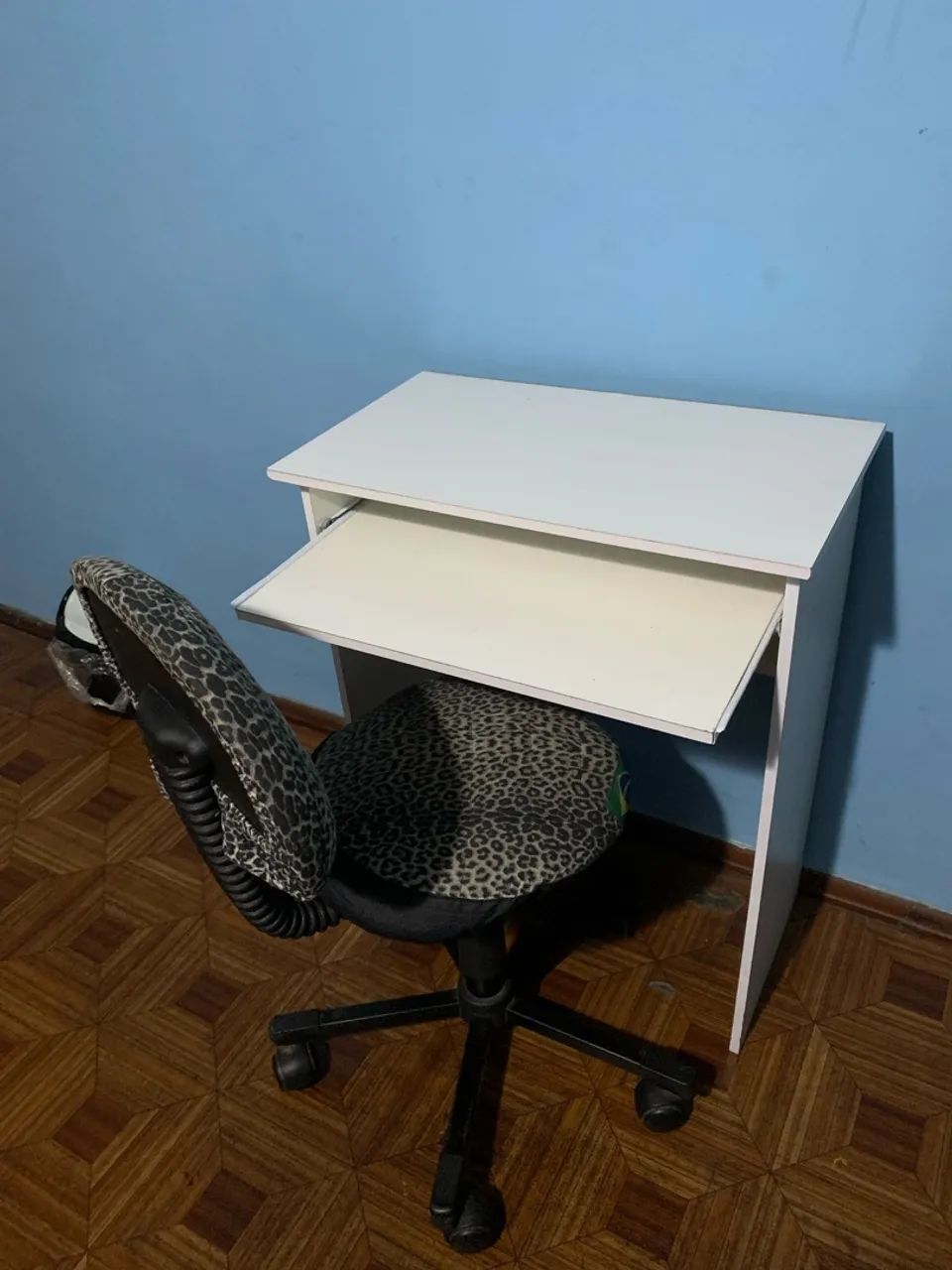 Mesinha home office e cadeira 