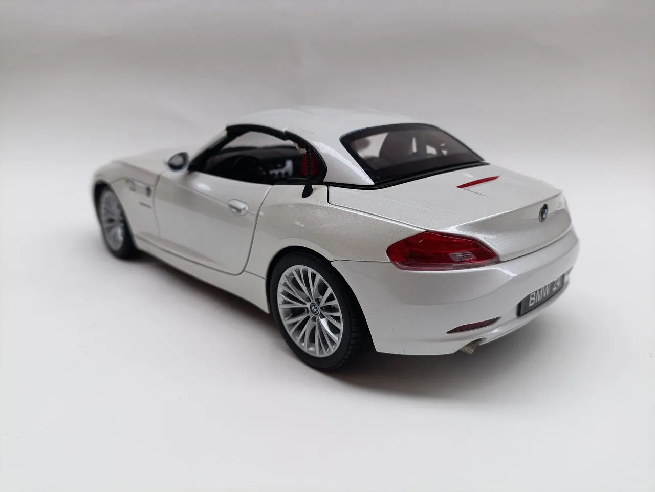 Miniatura BMW Z4 1:18 kyosho  - Foto 2