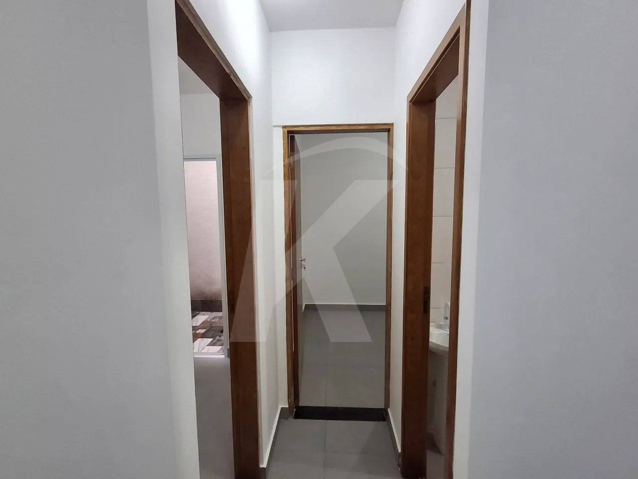 Apartamento com 2 quartos, sala, cozinha, banheiro e área de serviço. - Foto 4
