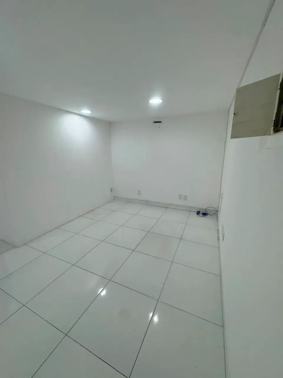 Sala para aluguel  33 m²  em Ponta Verde - Maceió - AL