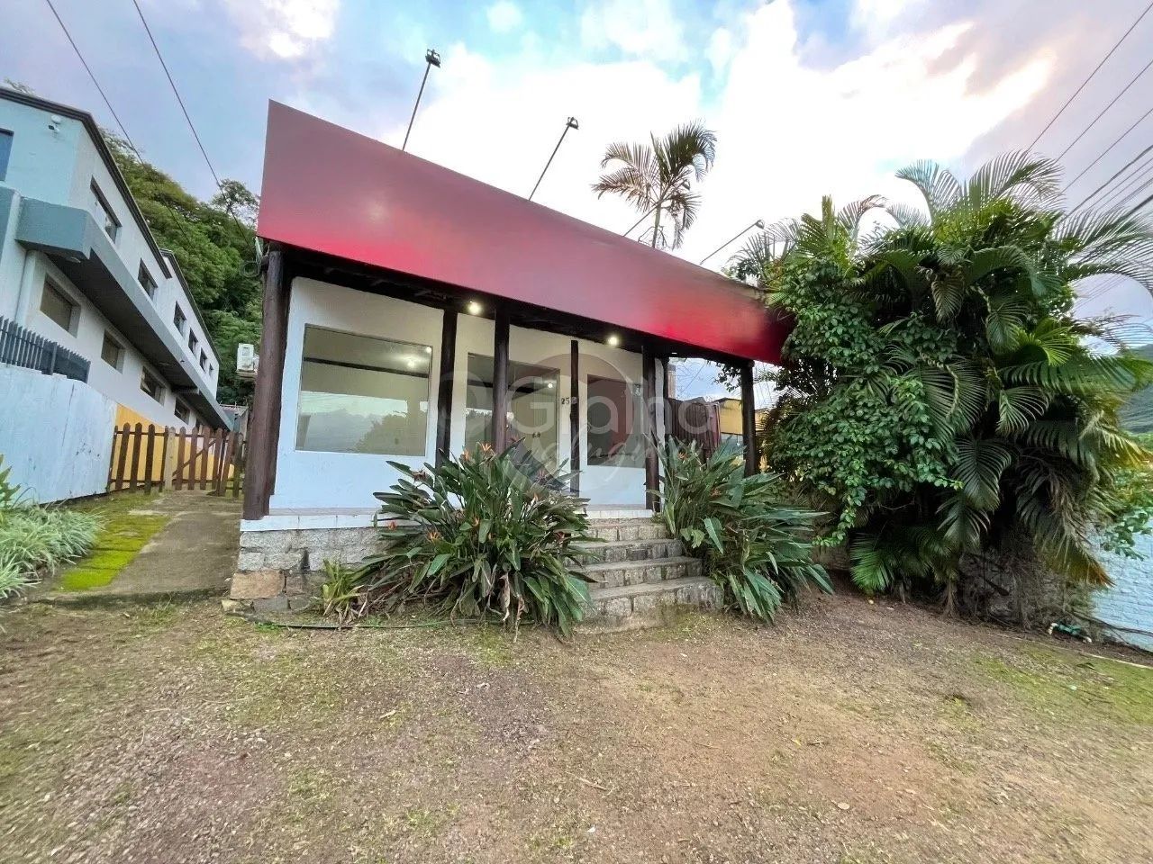 Casa Comercial no Rio Tavares