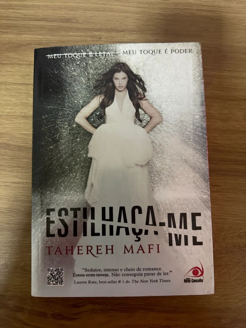 Livro estilhaça-me - Foto 2