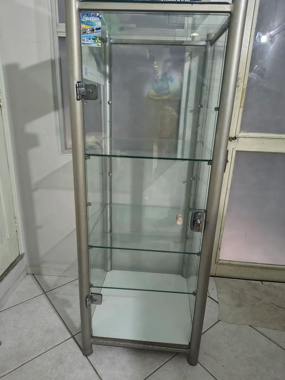 Vitrine de vidro com base metal - Foto 2