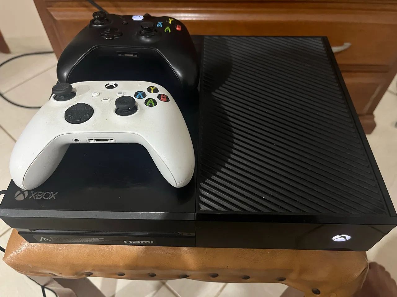 Vendo Xbox one, 2 controles 