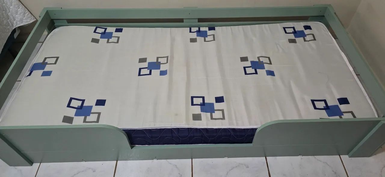 Cama infantil de chão com colchão 
