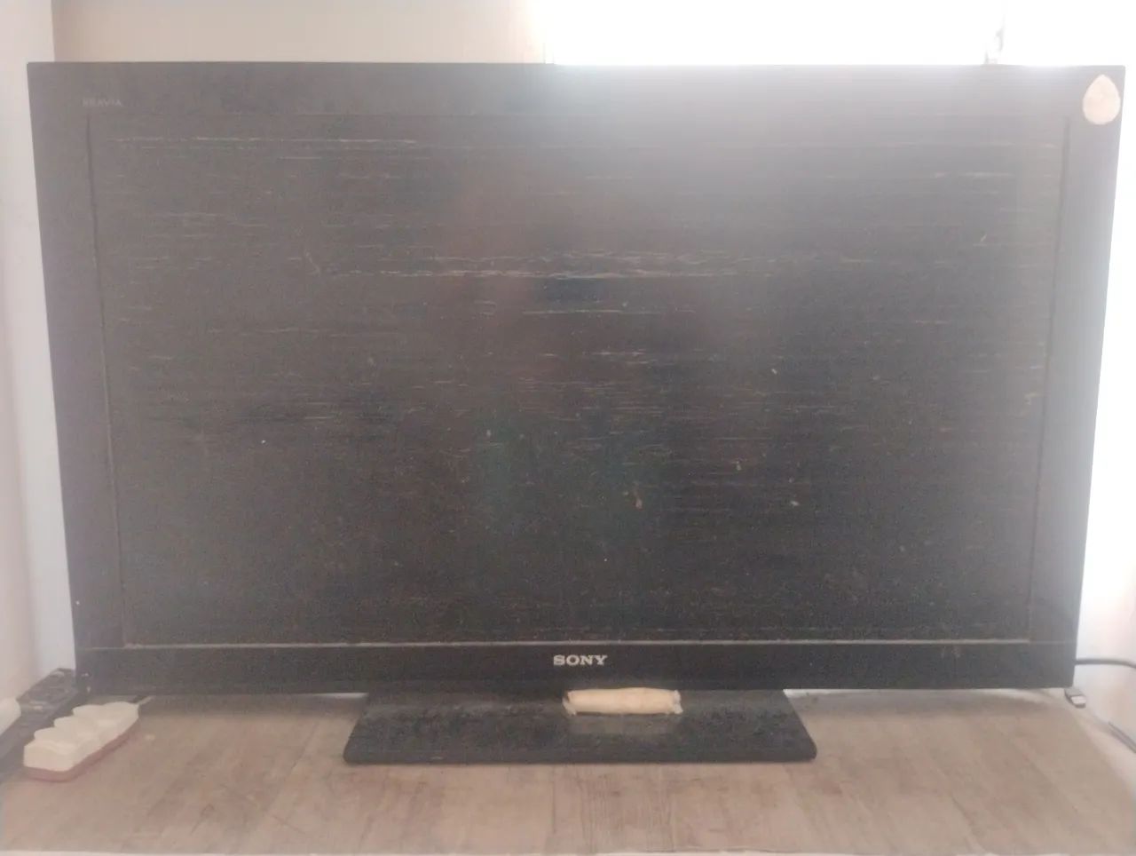 Tv LCD em perfeito funcionamento porém com defeito estético na tela