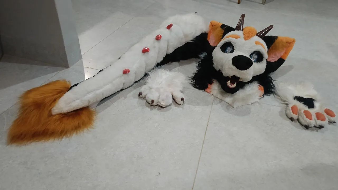 Fursuit partial (cabeça, patas e rabo)  de lobo/dragão - Foto 4