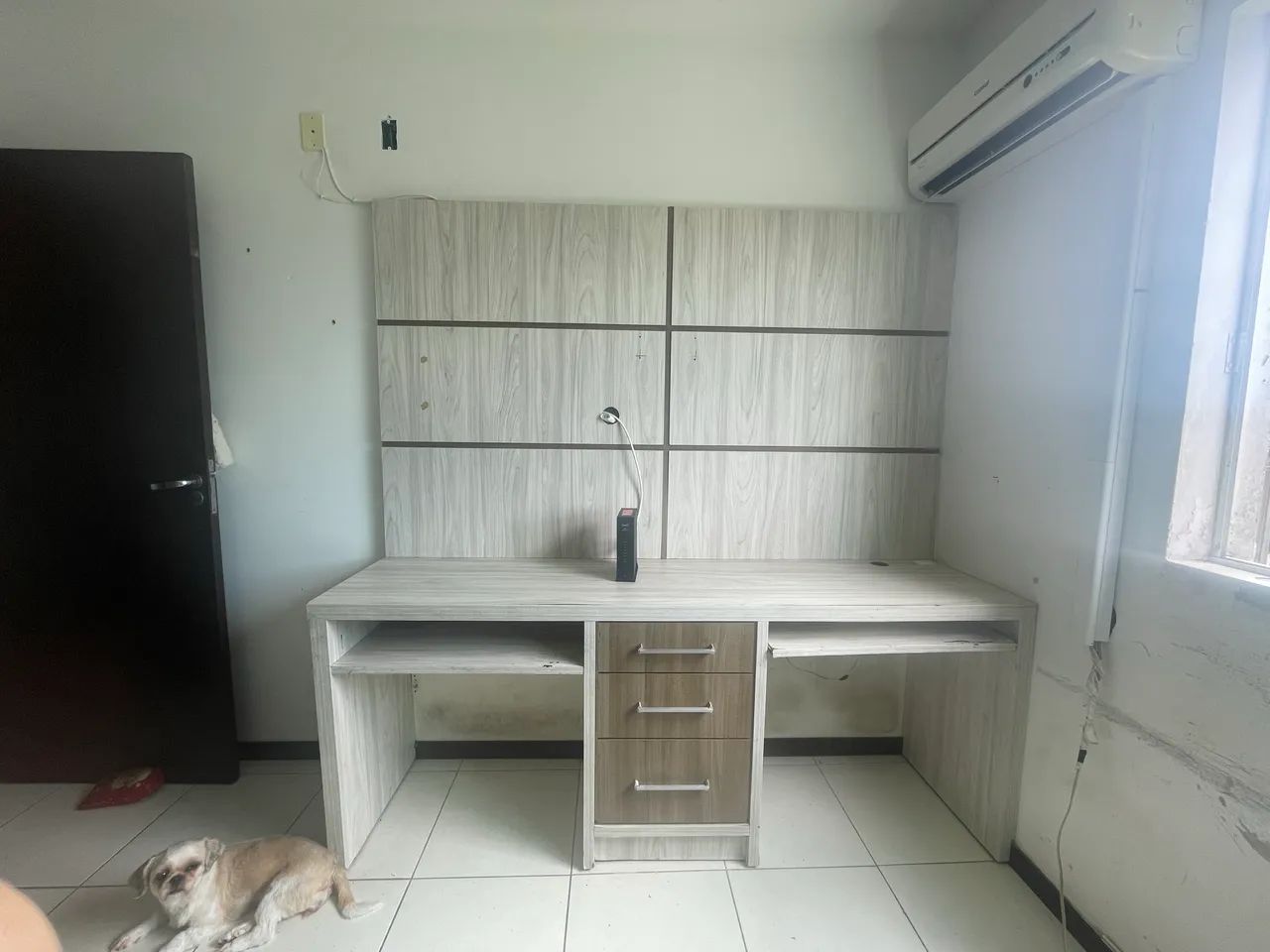 Mesa para Quarto com Painel para TV