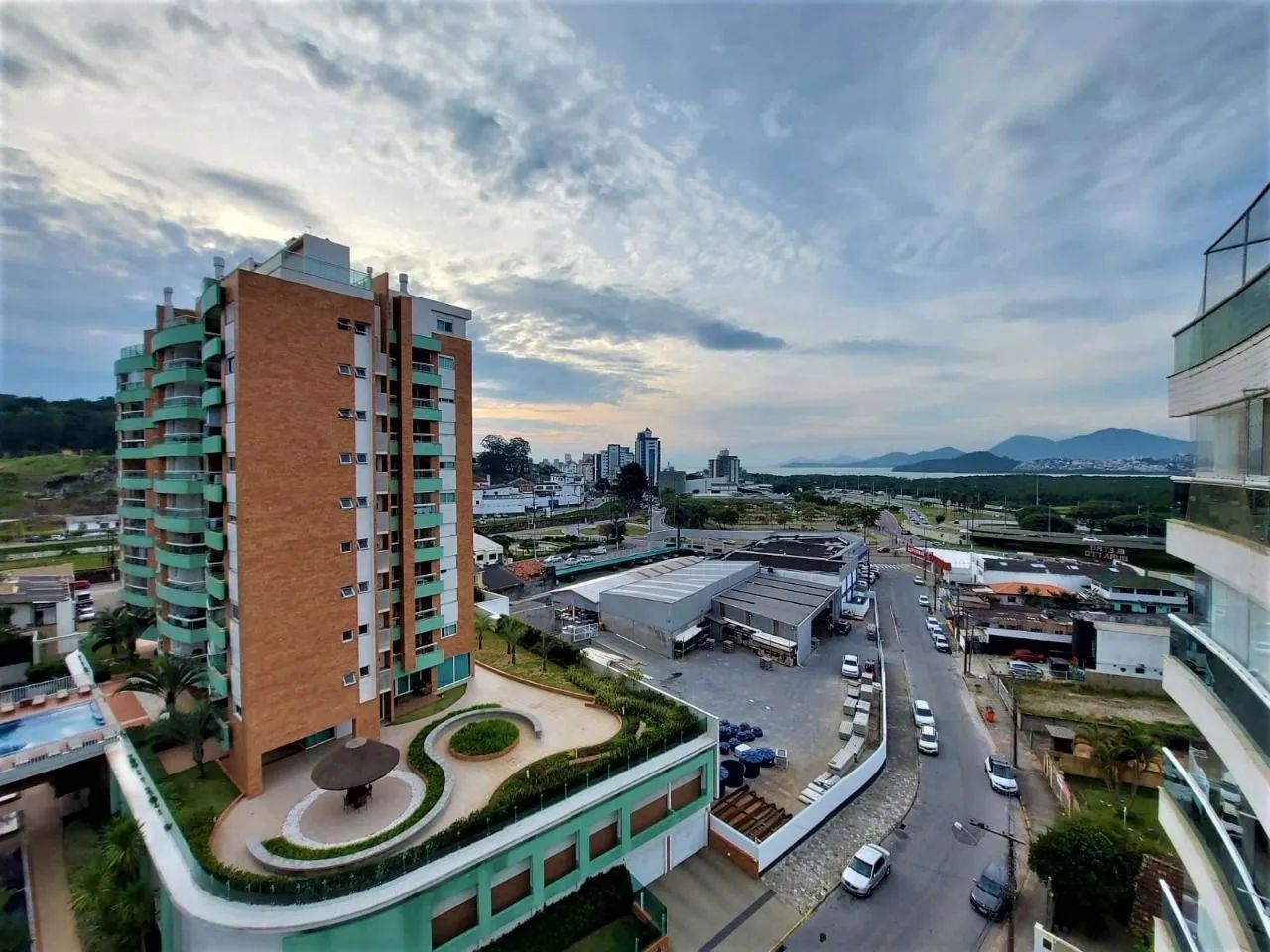 Cobertura Duplex com 4 quartos e 2 vagas no bairro Trindade, em Florianópolis/SC.