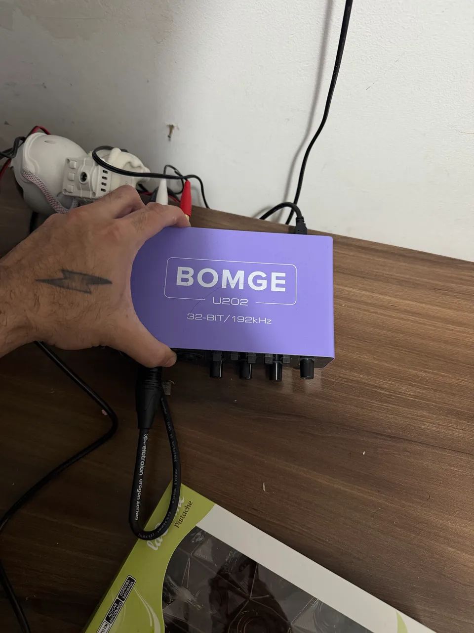 Interface de áudio - Bomge U202 32bit 192hz