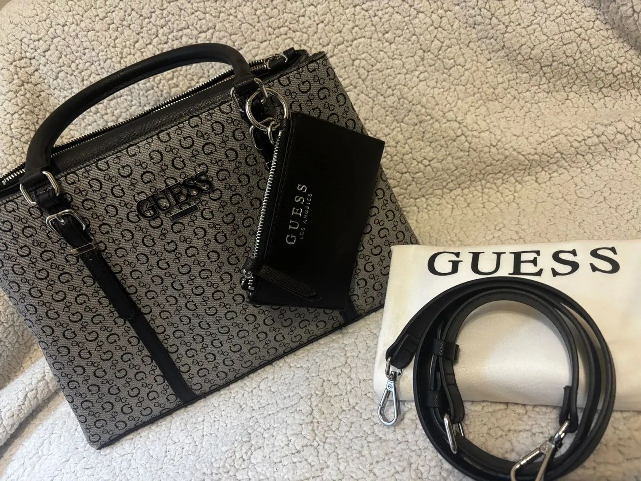Bolsa Guess tiracolo universitária...