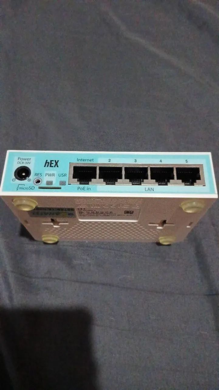 Roteador MikroTik RB750Gr3 