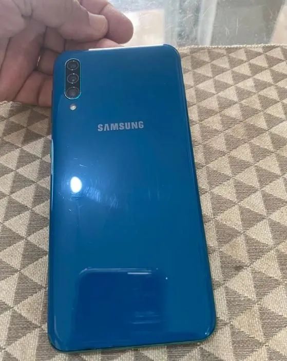 VENDO CELULAR A30S COMSERVADO