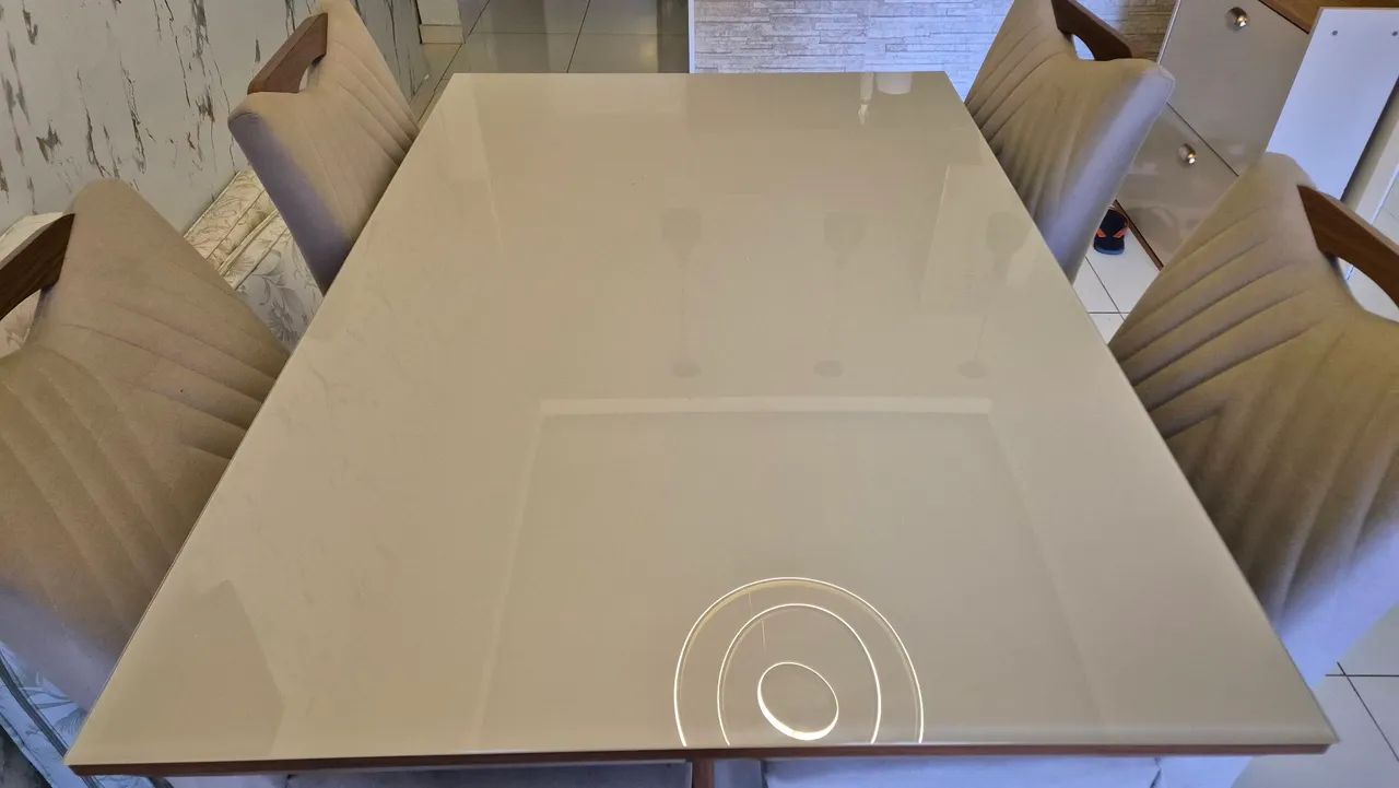 Vendo mesa de jantar com 4 cadeiras.  - Foto 4