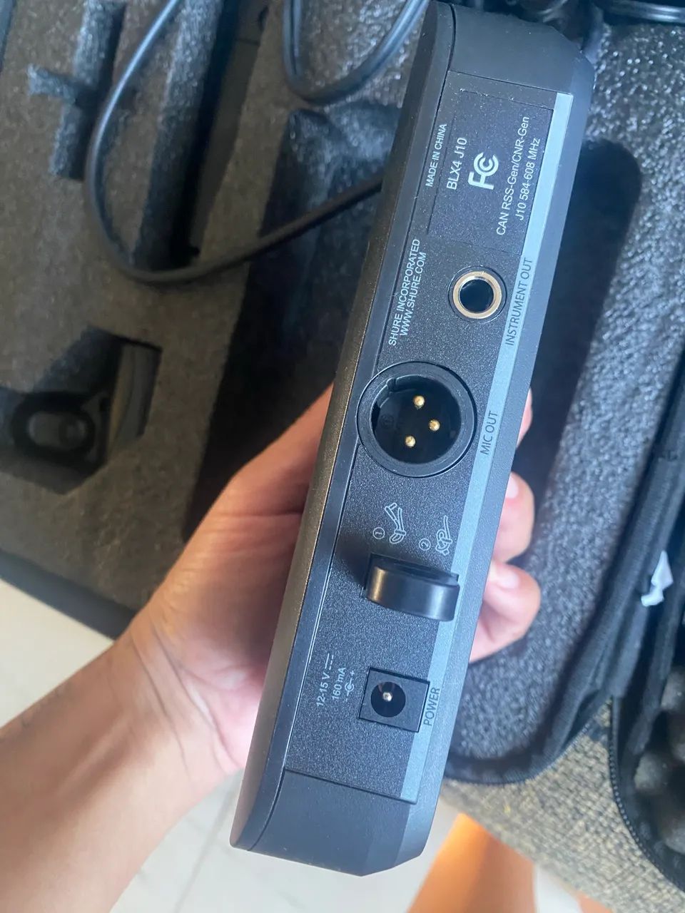 Microfone sem fio Shure com case  - Foto 4