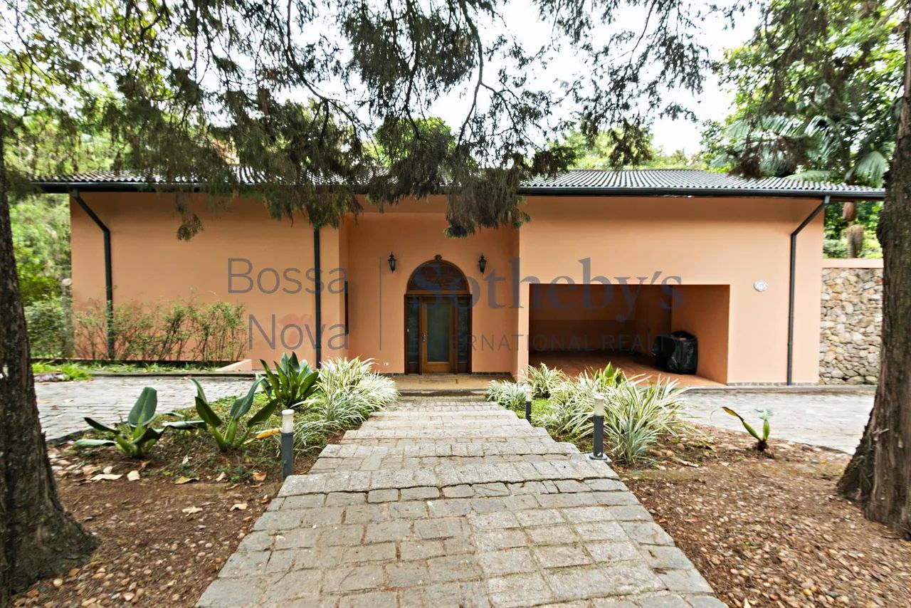 Casa de condomínio junto à natureza