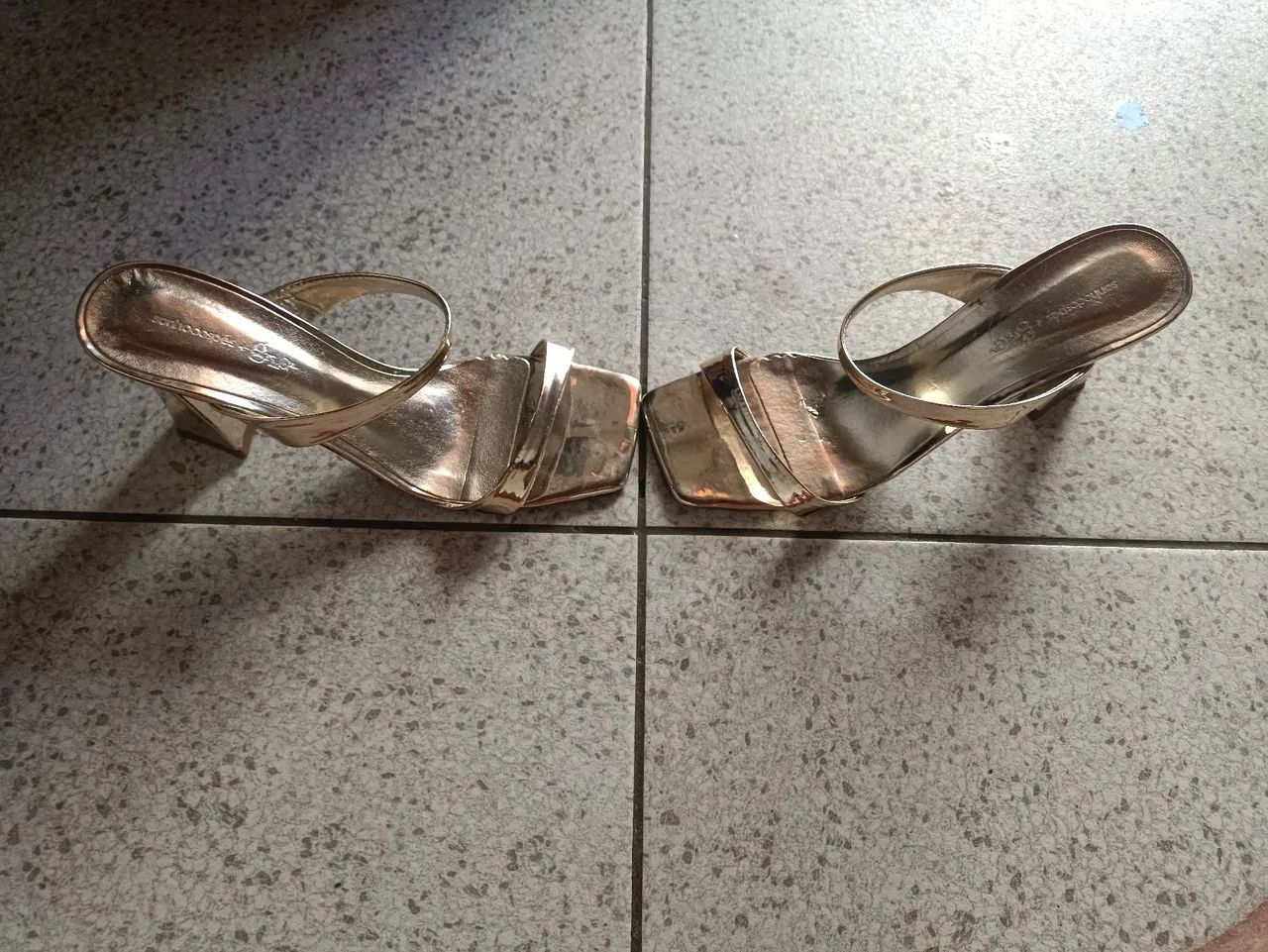 Sandálias Douradas Sonho dos Pés - Foto 2