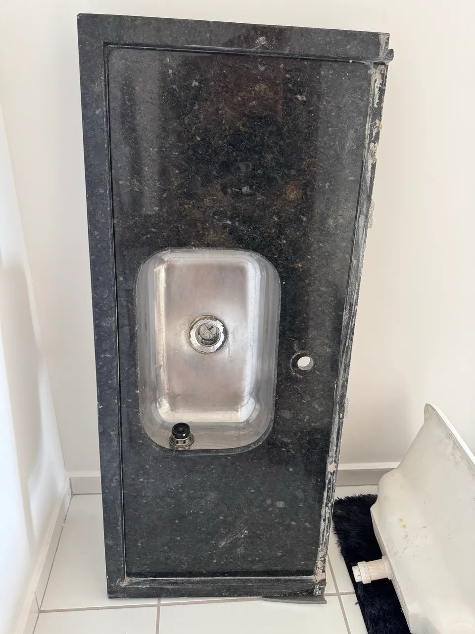 Kitchen sink with basin