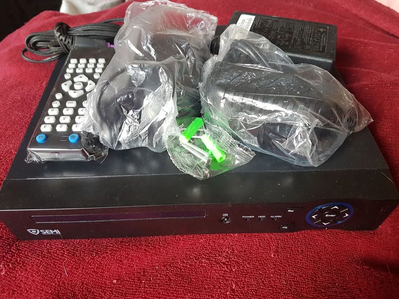 Gravador Digital de Vídeo (DVR) híbrido de 4  canais marca SEMI