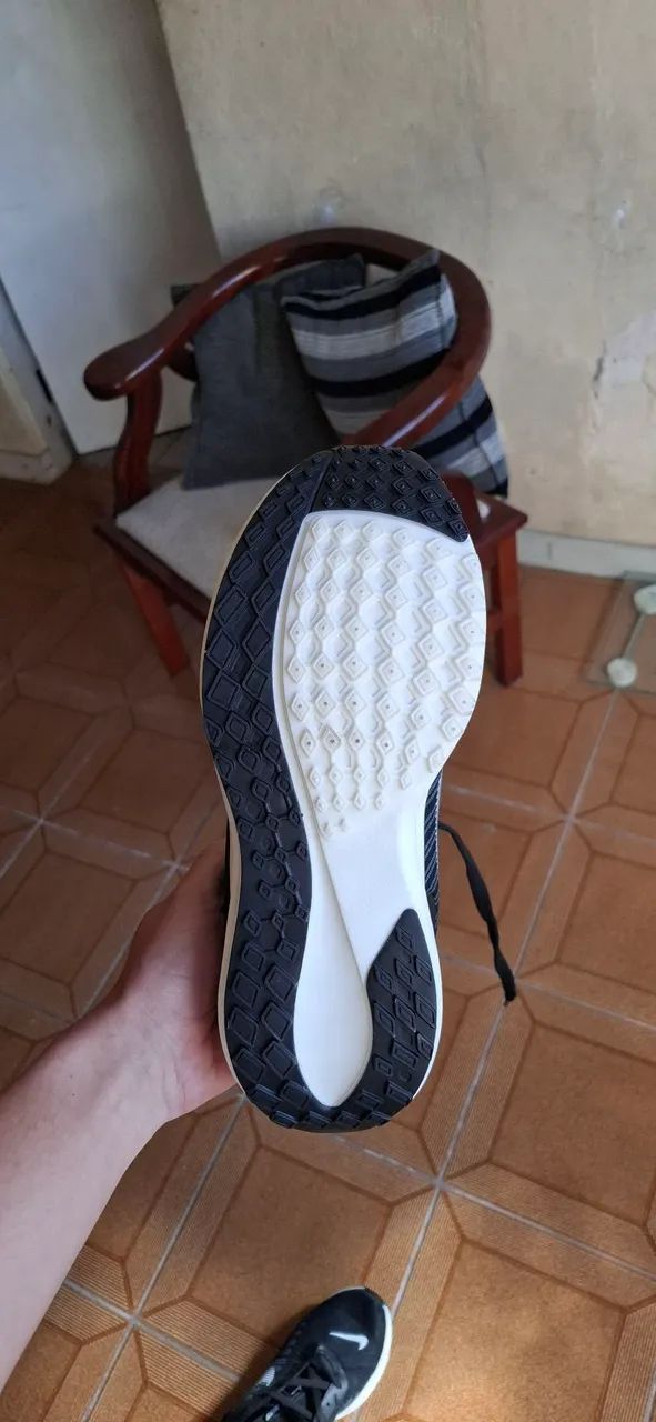 Tênis Nike tamanho 41 - Foto 4