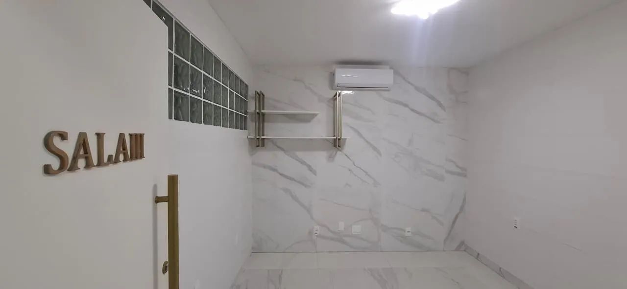 Sala Comercial com 30 m² para Alugar no bairro Itaguaçu, em Florianópolis.