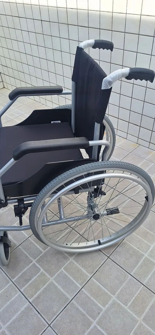 Cadeira de rodas Alumínio dobrável D600 Dellamed nunca usada