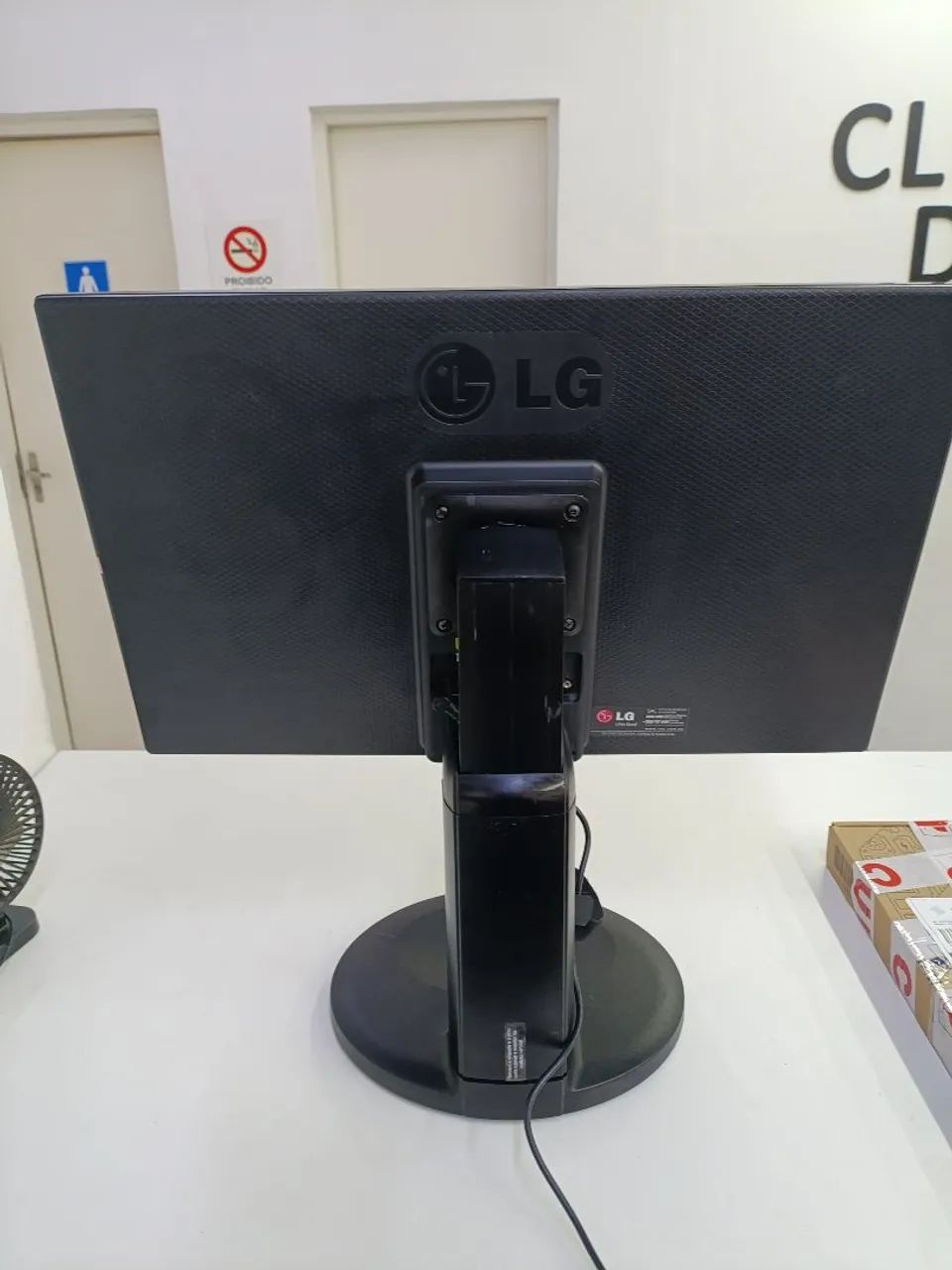 Monitor LG 21,5 polegadas já com fonte e cabos  - Foto 3