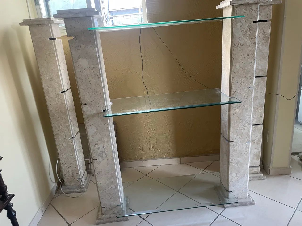 Estante sala de jantar em granito