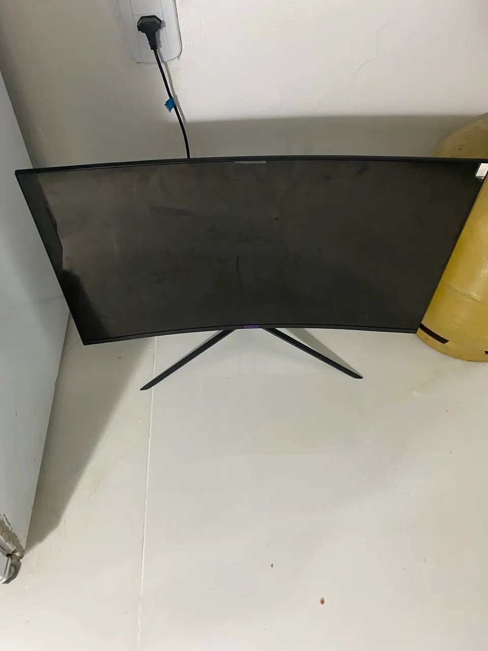 Monitor curvo