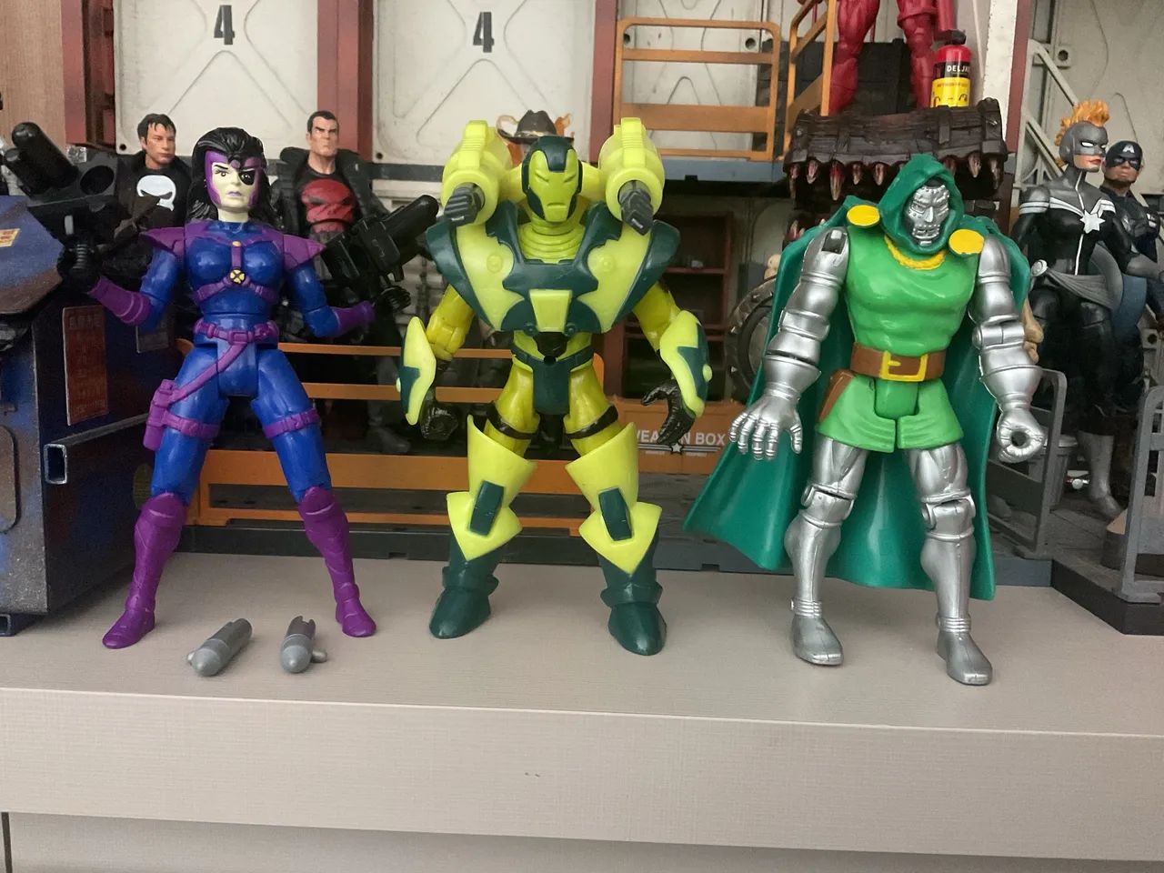 Pre Marvel Legends Domino, Iron Man e Dr Doom - Foto 3