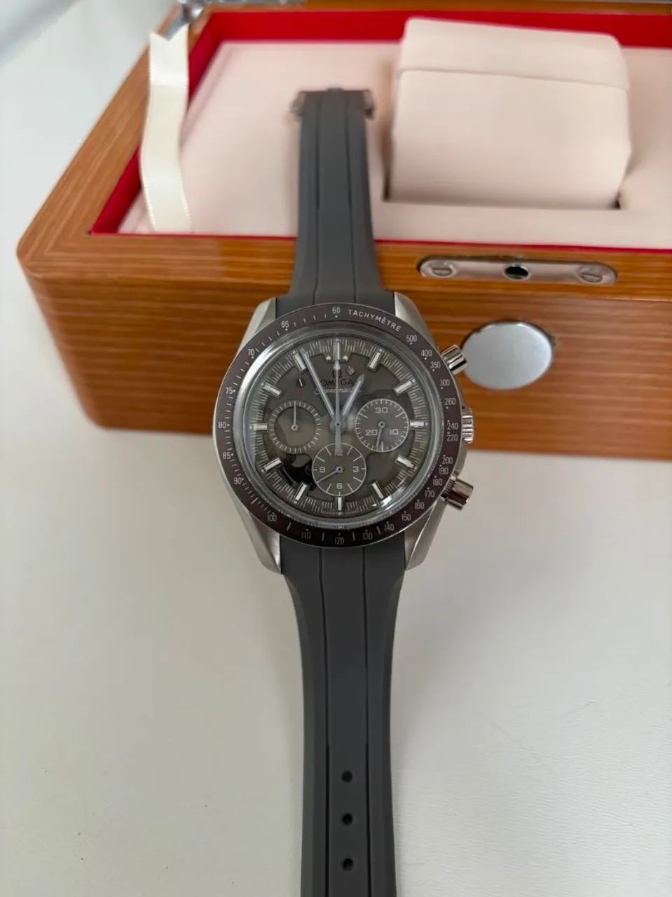 Relógio Omega SpeedMaster Dark Side of The Moon