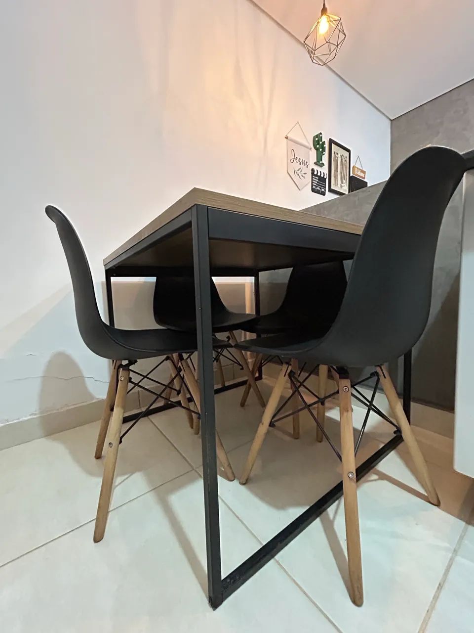 Mesa industrial 90cmx90cm com 4 cadeiras  - Foto 3