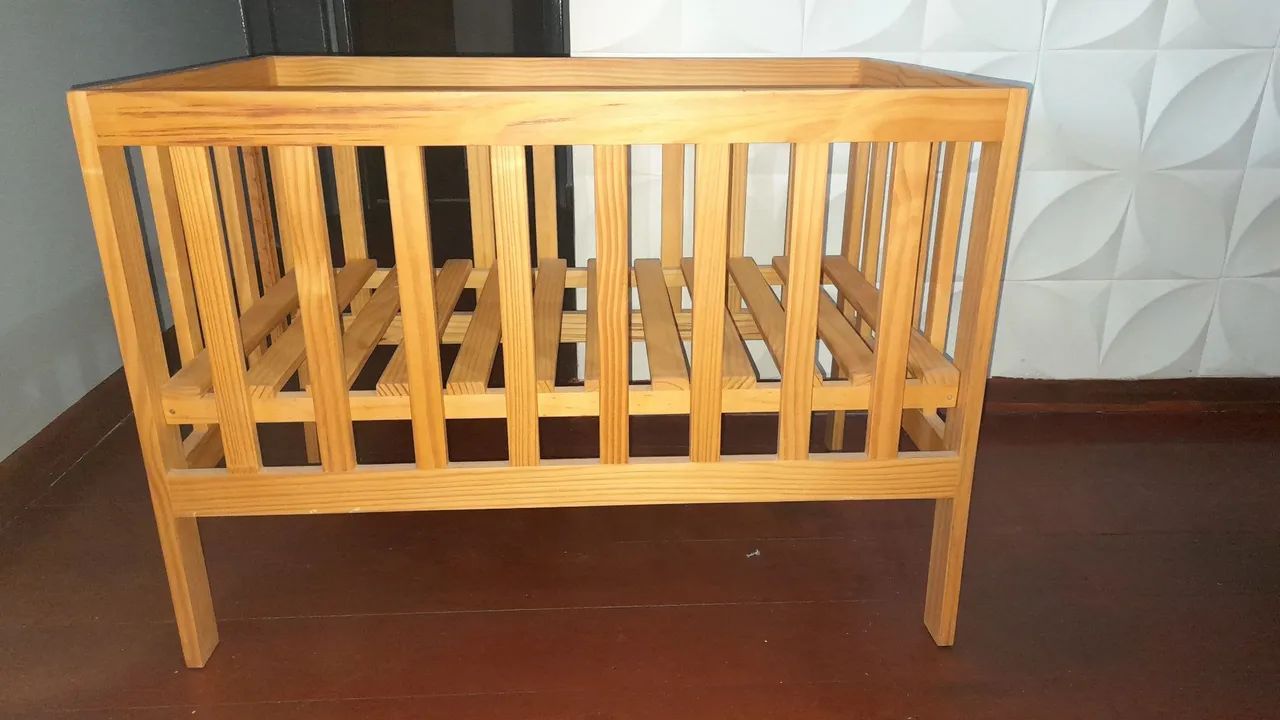 Mini berço de madeira