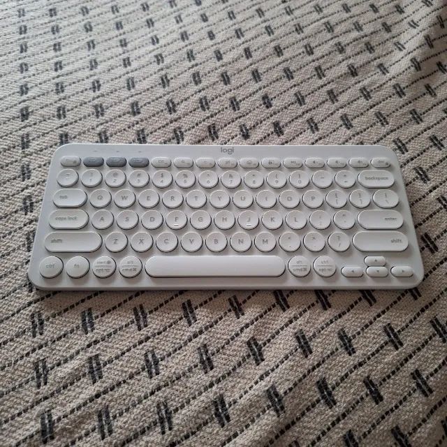 Teclado Sem Fio Bluetooth Logitech Pebble Keys 2 K380s Branco - Excelente Estado