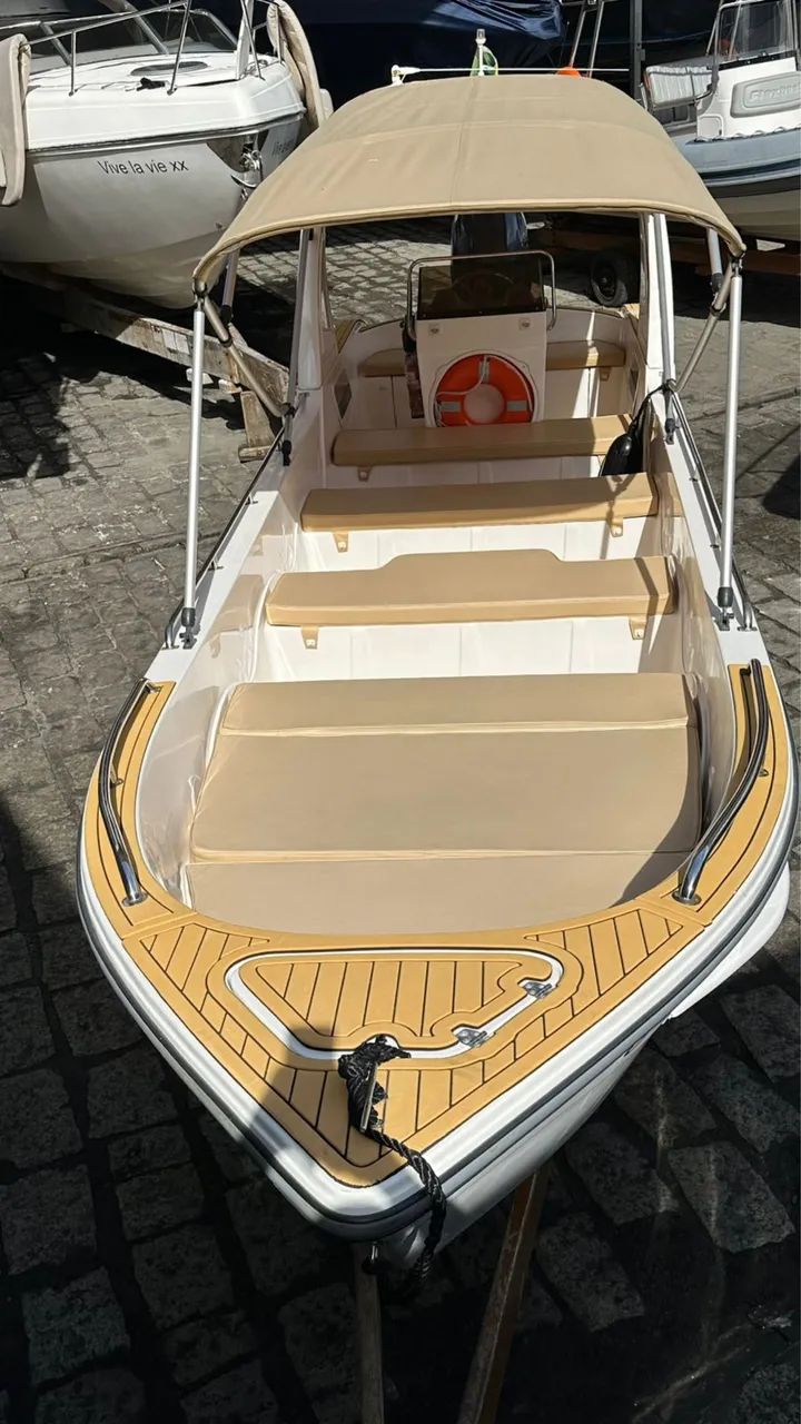 Barco de passeio 