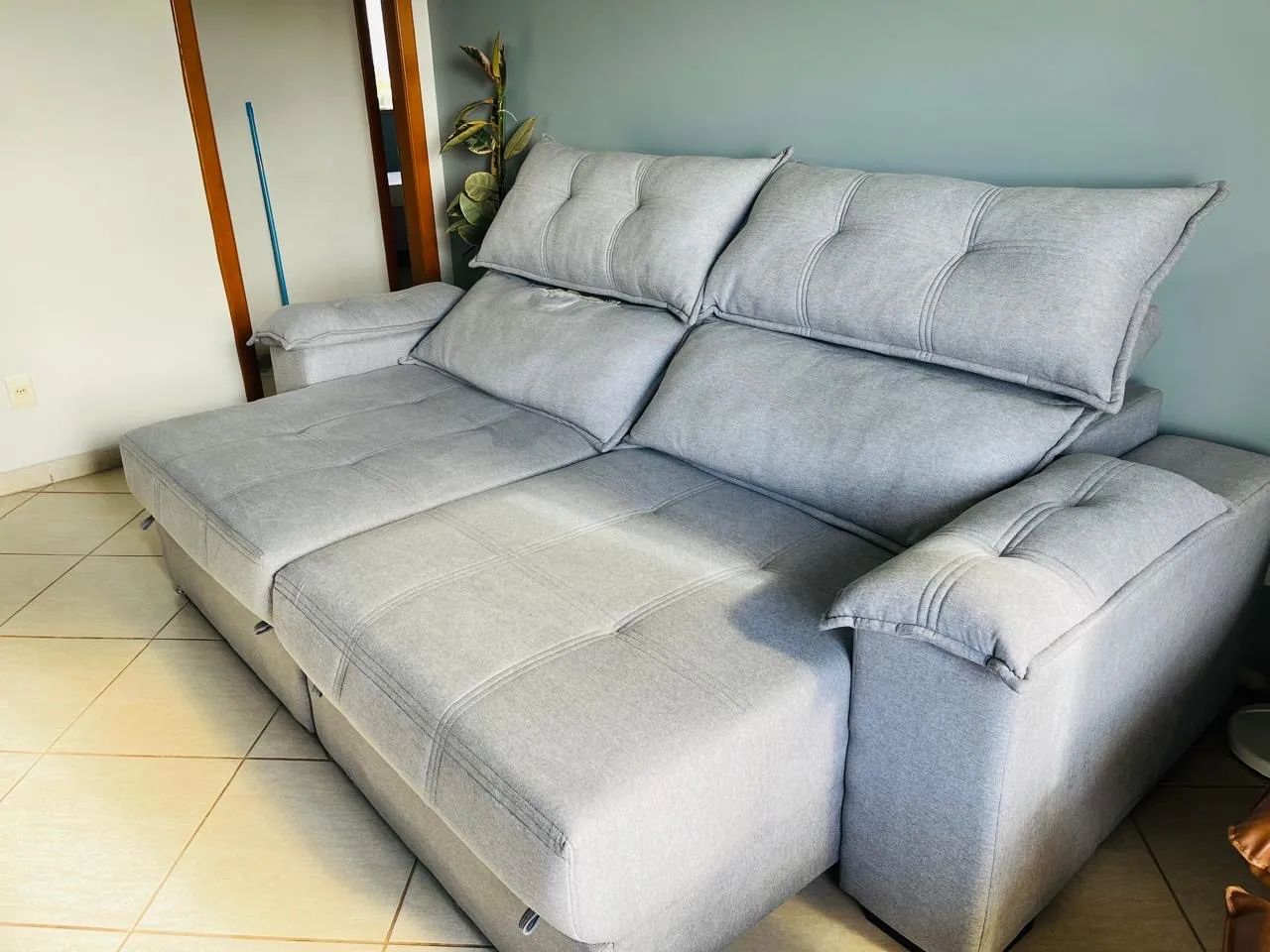 Sofá retrátil e inclinável  Cinza - 3,5m - Foto 2