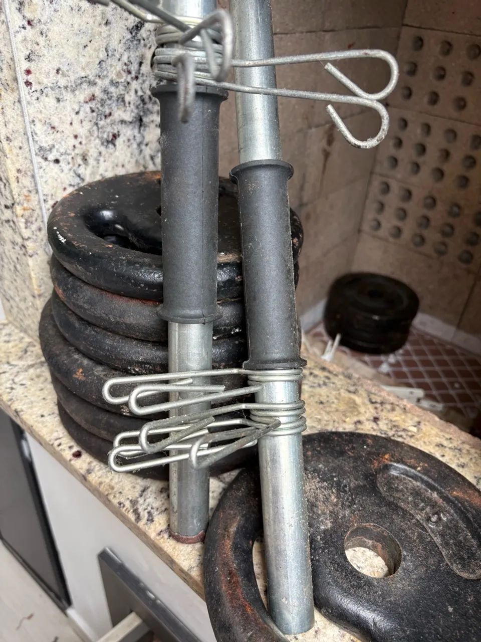 Halteres e barra fixa maciça  - Foto 4