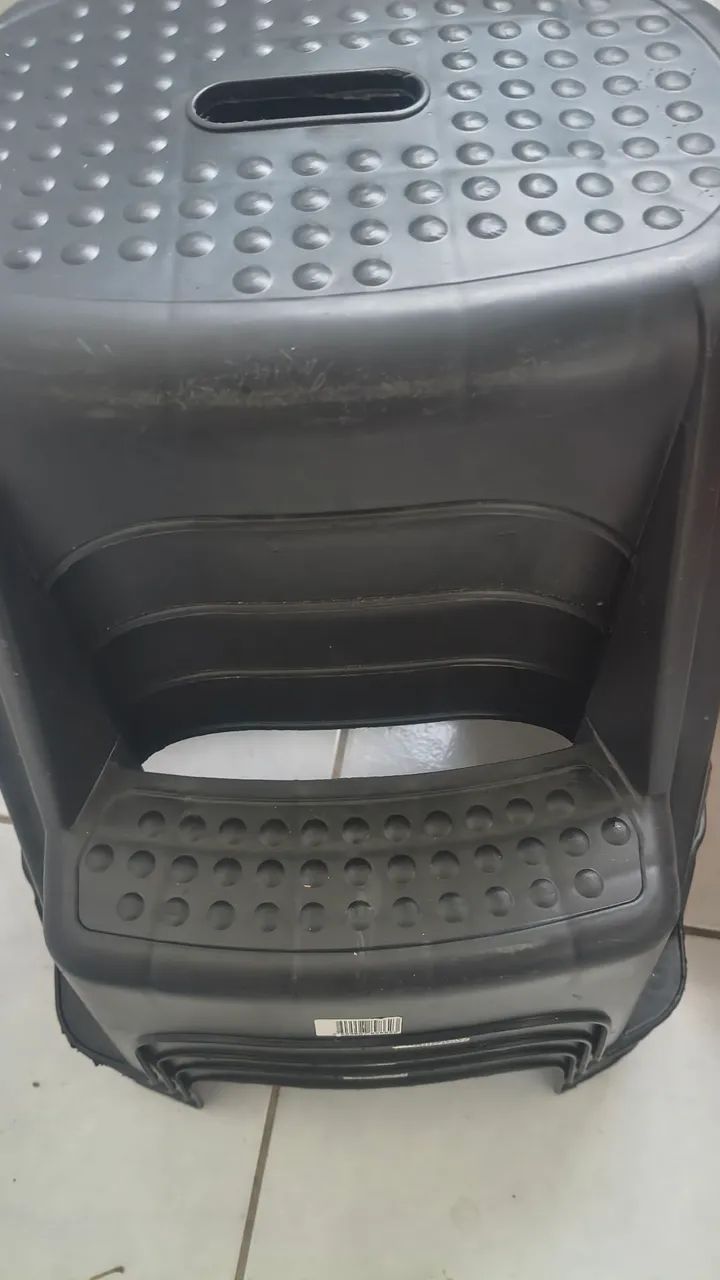 Vendo 4 banquinhos novos  - Foto 3