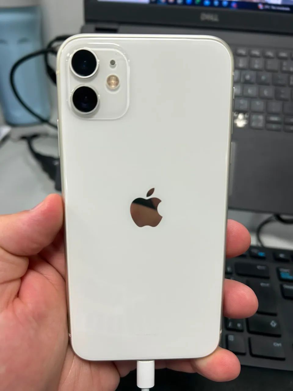 iPhone 11 branco com 64gb 