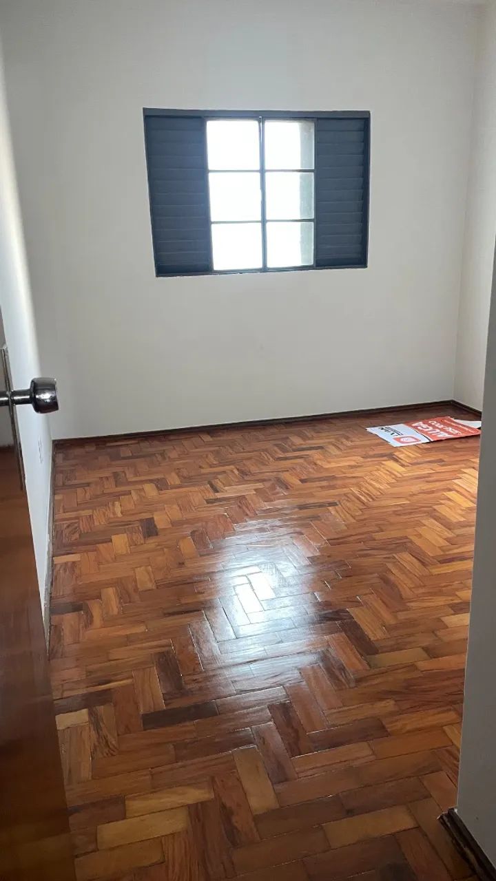 Alugo quarto com banheiro individual no Martins  - Foto 2