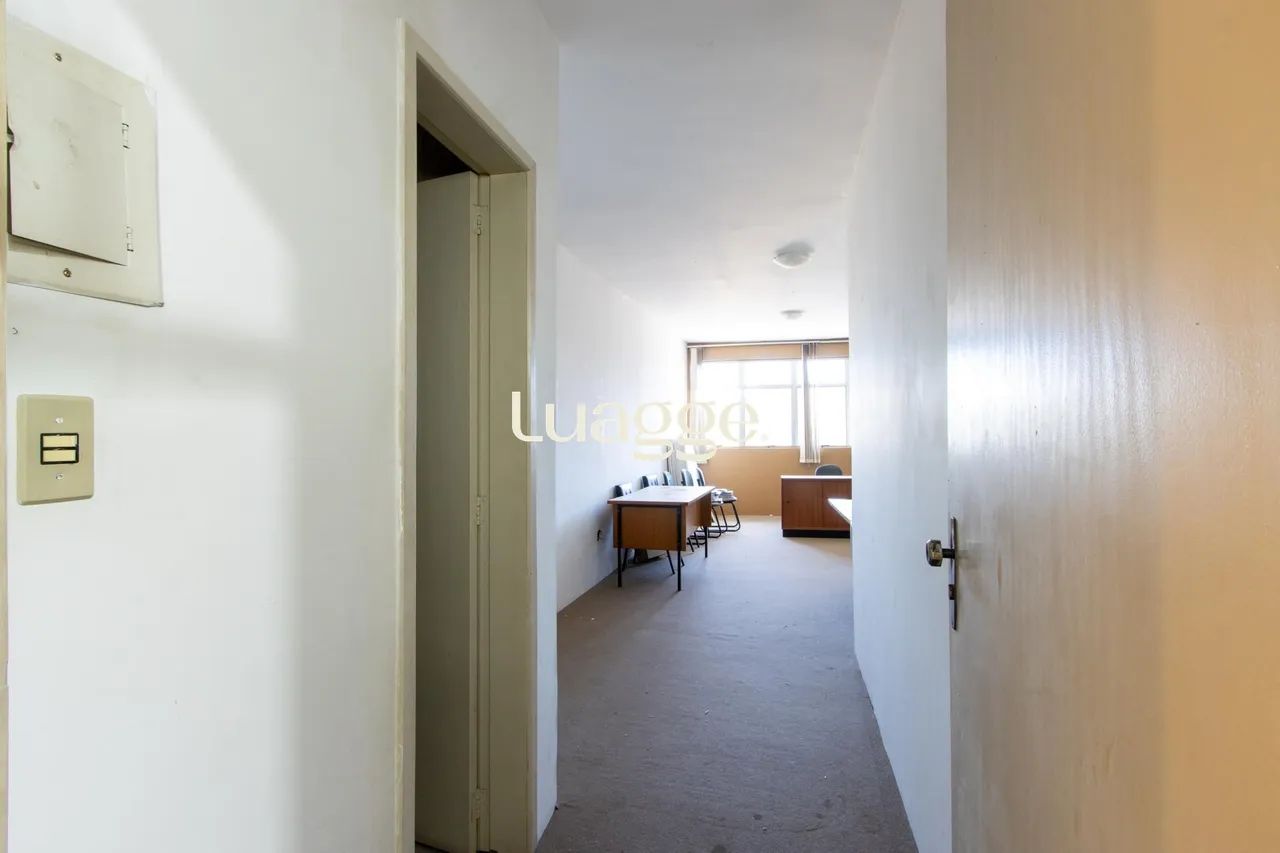 Sala comercial bem localizada, com aproximadamente 40m²