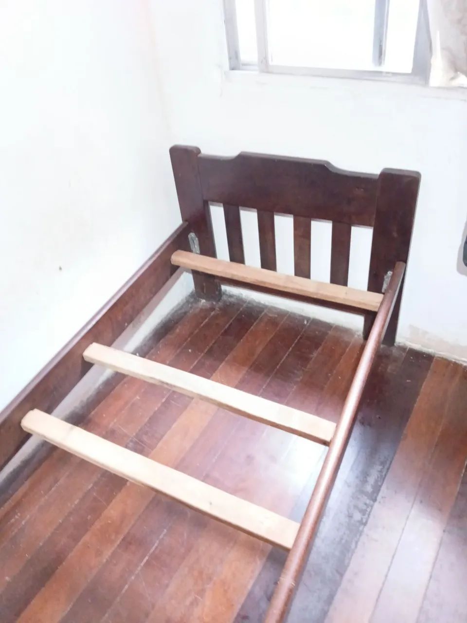 Cama de solteiro de madeira de lei maciça - Foto 4