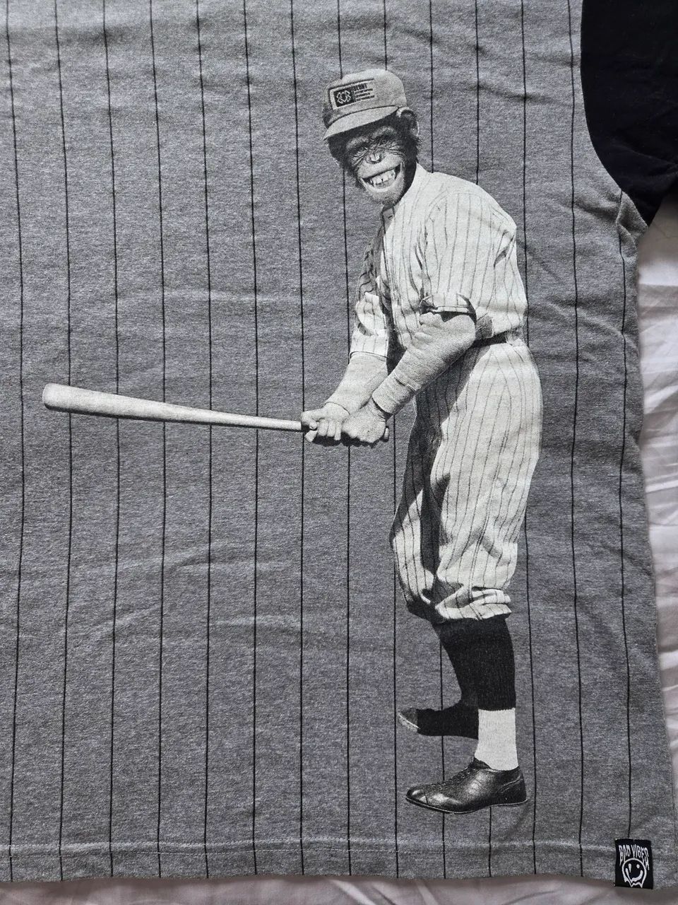 Camiseta Blunt M - Macaco jogando Baseball - Foto 2