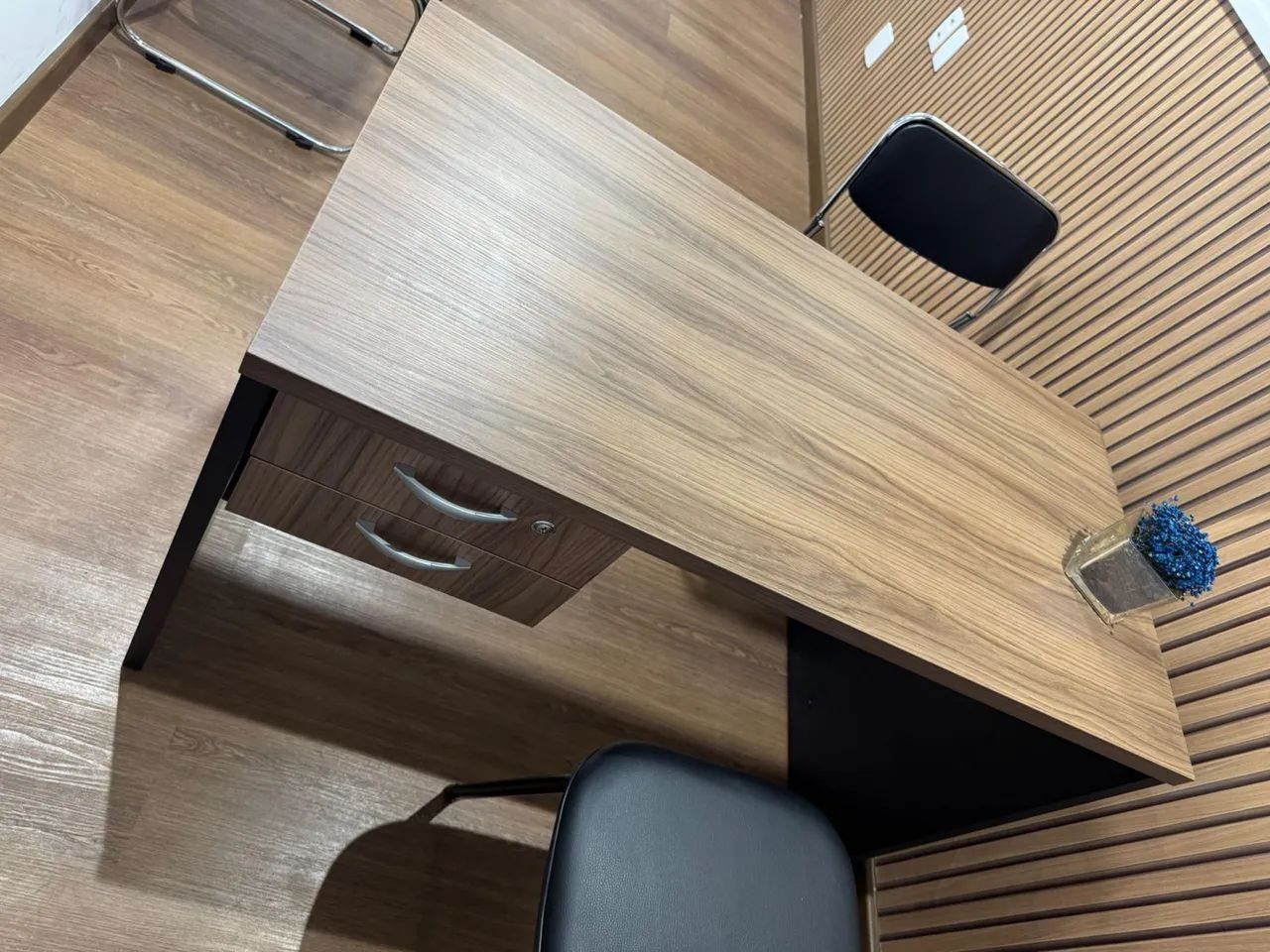 Mesa Escritório com Gaveta 