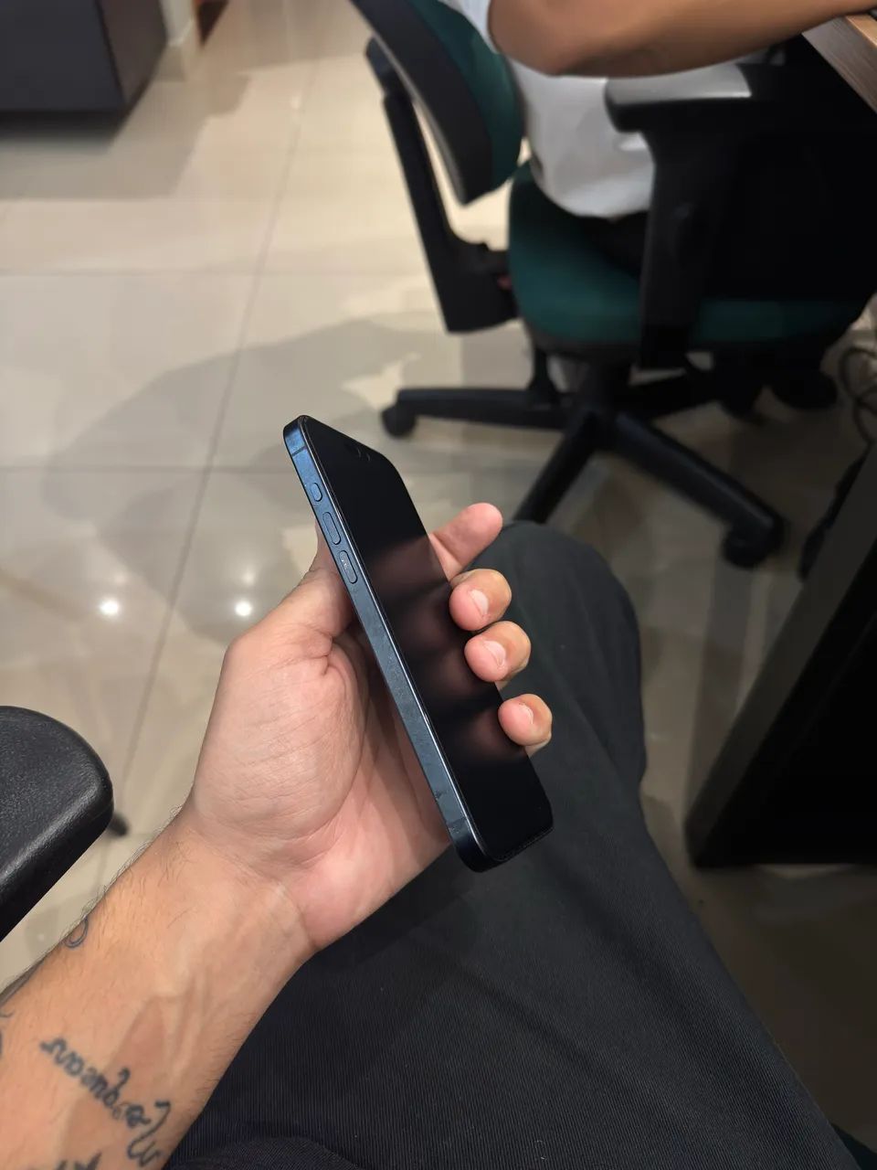 iPhone 15 pro max 256gb AZUL - Foto 4