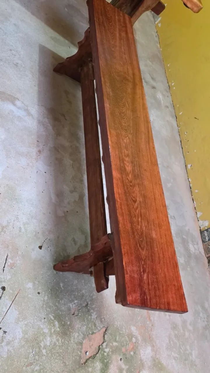Mesa de madeira maciça com bancos - 2,10mts - Foto 4