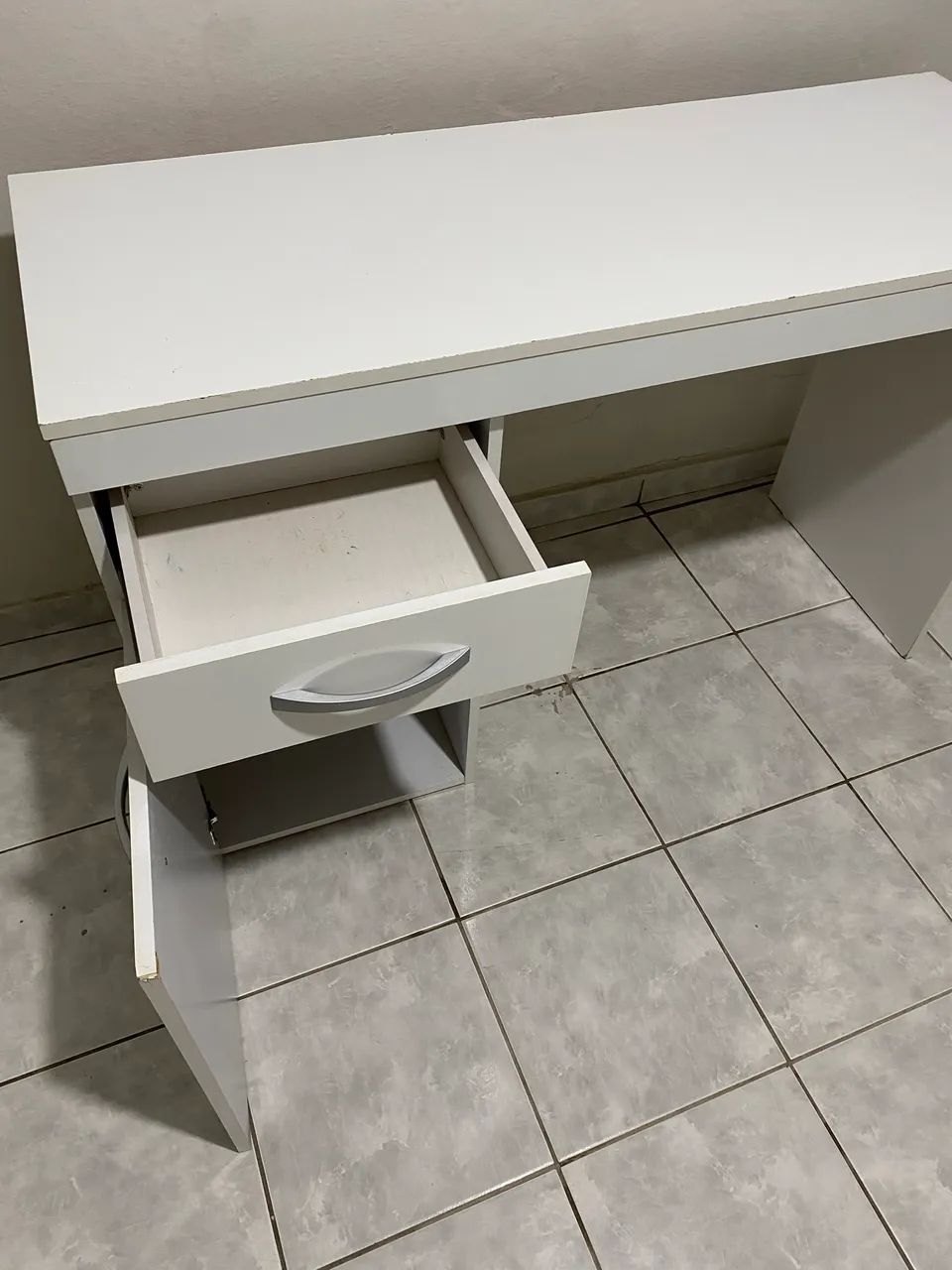 Escrivaninha Branca com Gaveta e Porta - Foto 3