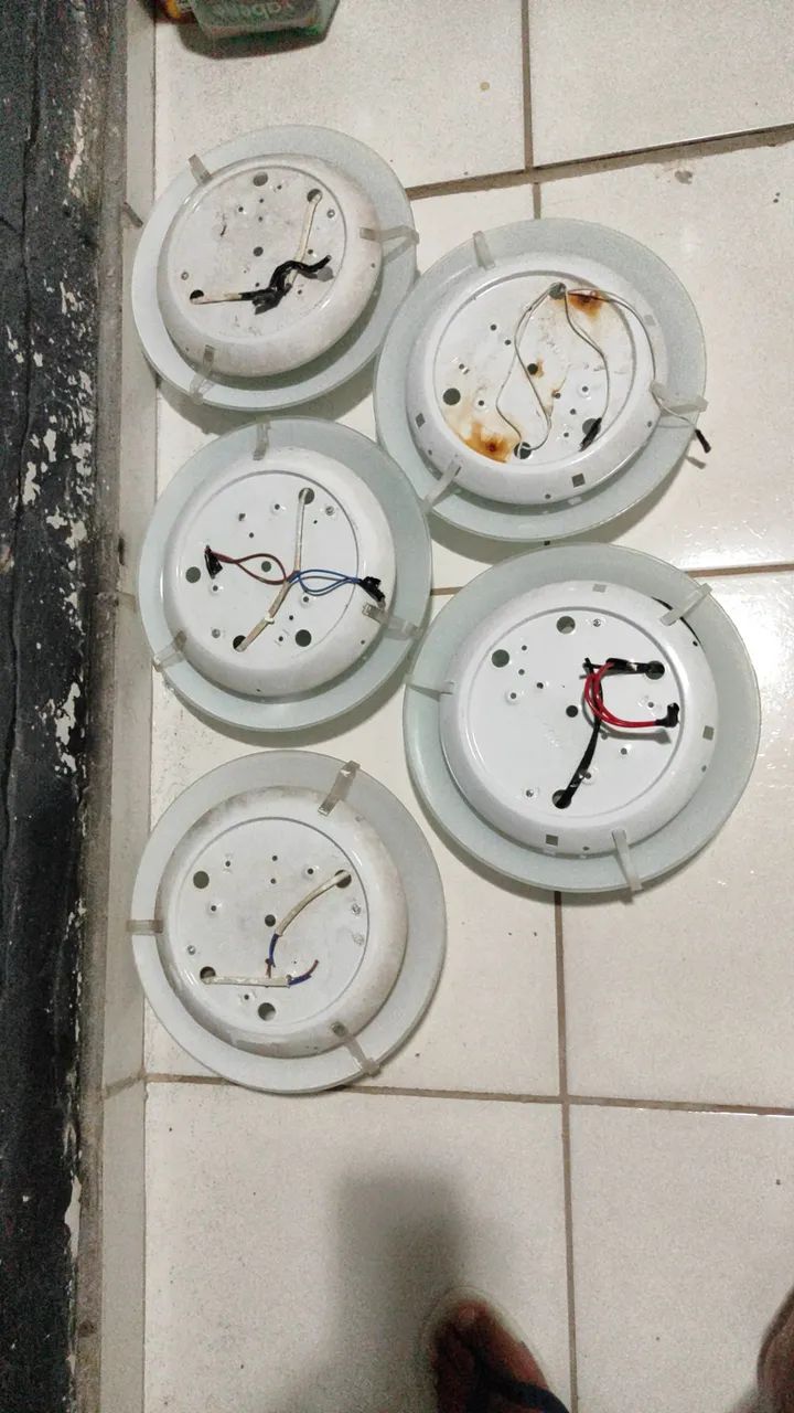 VENDO 9 PLAFONS COM LÂMPADAS - Foto 3