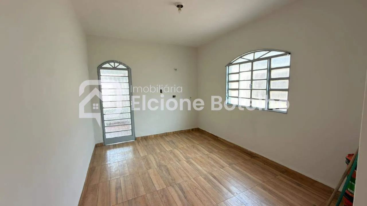 Casa para Aluguel com 1.260 m² em Nossa Senhora Aparecida, Uberlândia - Foto 2