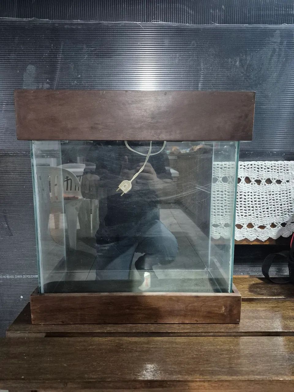 Aquário 40L com fundo e tampa em madeira